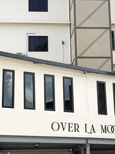 รูปภาพของOver La Moon
