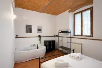 Oasis Apartment • Hot Tub & Parking - Boutique