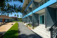 Reboot Retreat Beach Resort, Restaurant, and Coffee Shop Hotels in Tha Sala