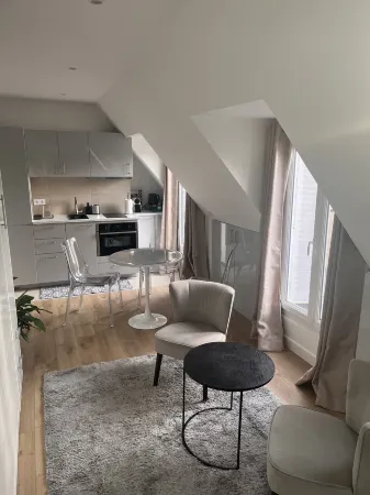 Studio R Отели рядом с достопримечательностью «Плейель»