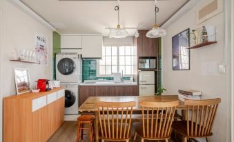 Rooftop Relaxation with Music, Movies & Vibes, 6 minutes from Itaewon St.