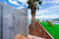 Umine Annex - Rooftop Pools