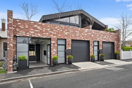 The Pix: Industrial chic at its best, Geelong West Отели в г. Джилонг Запад