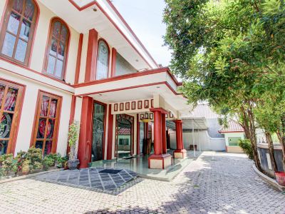 Hotel O Solo near RS JIH Solo formerly Azifa Inn