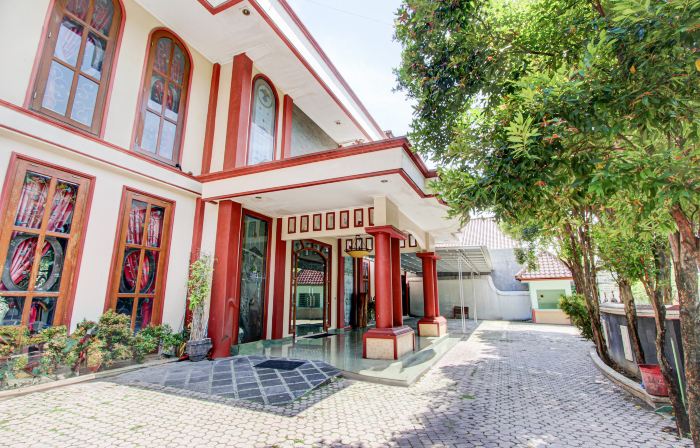 Hotel O Solo near RS JIH Solo formerly Azifa Inn