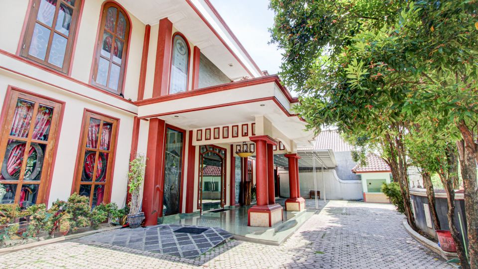 Hotel O Solo near RS JIH Solo formerly Azifa Inn