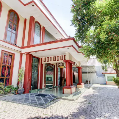 Hotel O Solo near RS JIH Solo formerly Azifa Inn Hoteles cerca de Plaza Solo