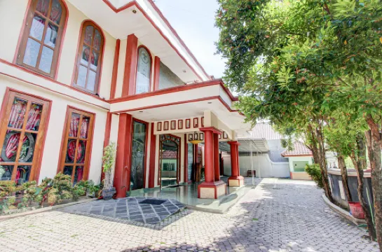 Hotel O Solo near RS JIH Solo formerly Azifa Inn
