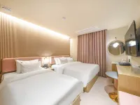 Yongin Hotel Pretty Petit Hotels near Tonghwasa