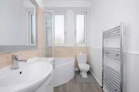Leith Walk 2BR Apartment | Pool Table | City Tram - Condos