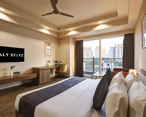 Saltstayz Premier – Golf Course Road & Sector 42 Hotels near DLF Phase I