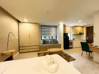 Meridians by Hsuites - Condos
