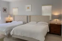 2BR Townhouse w/ 2-Car Garage & Private Terrace - parking