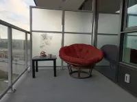 New condo! Great amenities, near Skytrain! - Alloggi