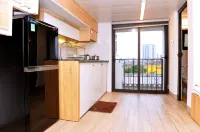 Era Apartment Nguyen Trai Các khách sạn gần Trường Trung cấp Y Dược Lê Hữu Trác