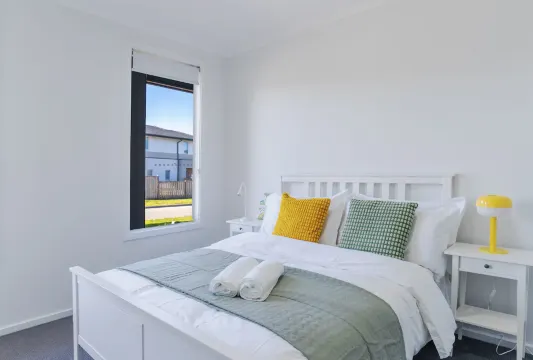 Charming 3-bedroom Retreat In Junction Village - Cranbourne