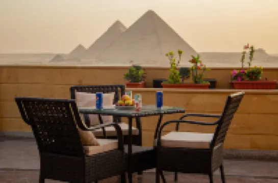 Gardenia Pyramids View Inn - Rooftop Hotels in Nazlet El-Semman