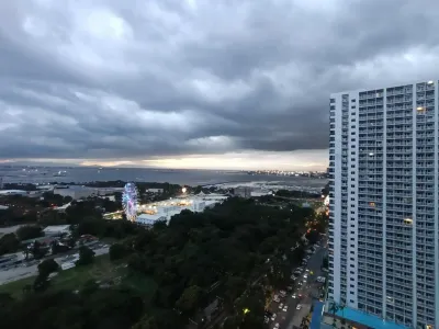 Exceptional view of Manila Bay coastline