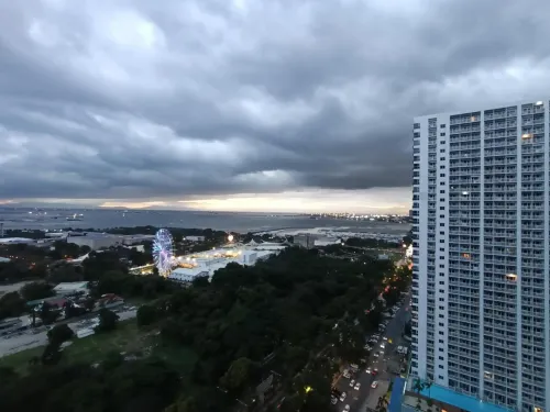 Exceptional view of Manila Bay coastline