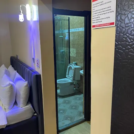 DE ROSS HOTEL & SUITES