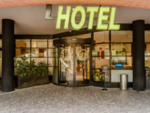 ホティデイ コモ パオリ コモのホテル