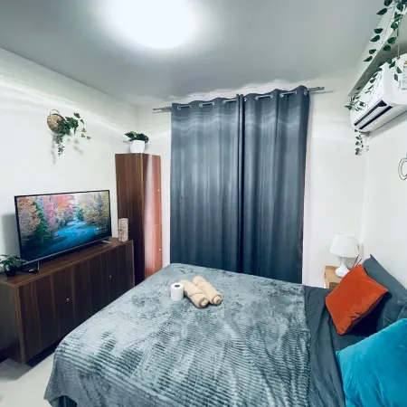 J&J Mactan Stays PS4, Netflix, Pool & Paid/Parking