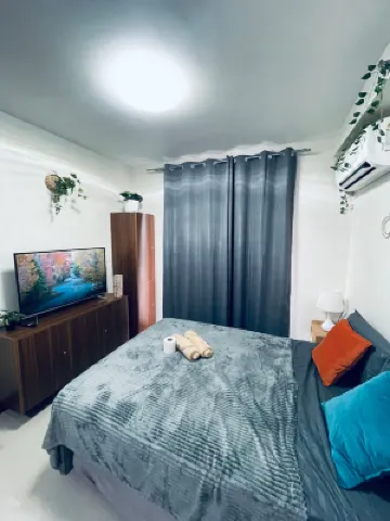 J&J Mactan Stays PS4, Netflix, Pool & Paid/Parking Hotels near SAEKYUNG VILLAGE 1