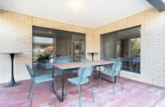 Contemporary Family Living at 4 Seafarer Way