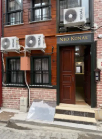 네오 코낙 예니카피 기차역 주변 호텔