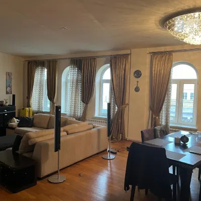 Cafe Terrace Hostel 尼扎米附近的飯店