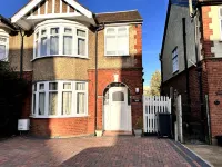 10min to University, Airport dart & train station