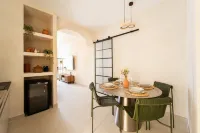 Luxe Apt w/ panoramic views in Heart of Naples - 新規開業