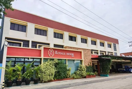 Royale House Hotel Davao powered by Cocotel