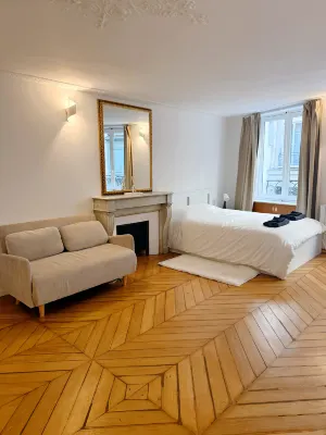 Louvre 1-Min Walk Elegant Studio โรงแรมใกล้ปอมปิดูเซ็นเตอร์