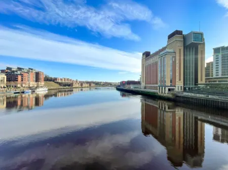 Sage Apartments - by Week2Week Отели рядом с достопримечательностью «Мост Миллениум»