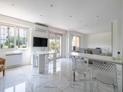 Modern and Cosy Studio- AC- 4P- Cannes Hotels in Pointe Croisette