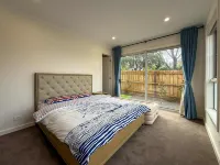 Prestige 4-Bed Luxury Home in Ashburton Hotels in 
