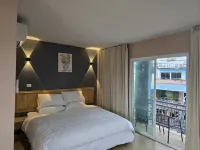 YOLO Sea Fishing Hotel