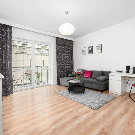 Lumina stylish apart with parking in City Center