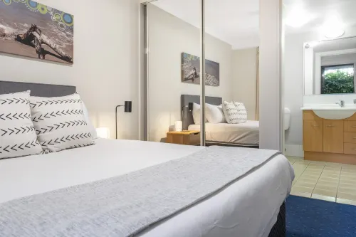 2-Bed Family Haven with Pools, BBQ & Playgrounds