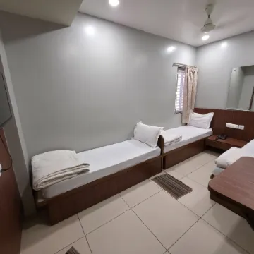 Shree Dham Palace