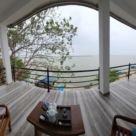 Dinuda Lagoon Hotel