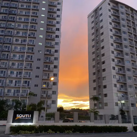A Cozy 2 Bedroom Unit with a Parking at South Residences SM Southmall