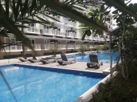Condo Azur Suites Amani A125, near Airport, Netflix, Cozy with Luxurious Pool and Gym - Infinity Pools