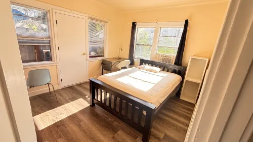 Cozy 1 bedroom beach home with single entrance - Airport Shuttle