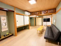 Joynest TAKAMATSU | Entire home rental | 24 guests | 1 min walk to Convenience store & paid parking - เปิดใหม่