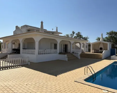 BnB Homes Luxurious Villa Stardust with Swimming pool & BBQ for Family Fun Hotels in Paderne