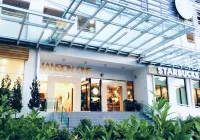 Mansion One by Noah & Nook - sul mare