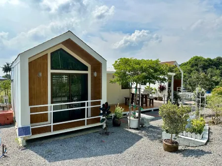 The Aura Pranburi Отели рядом с достопримечательностью «Wat Wang Yao»