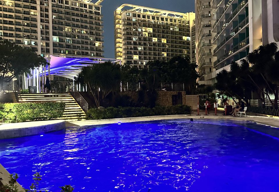 We Vibe, Azure Urban Resort